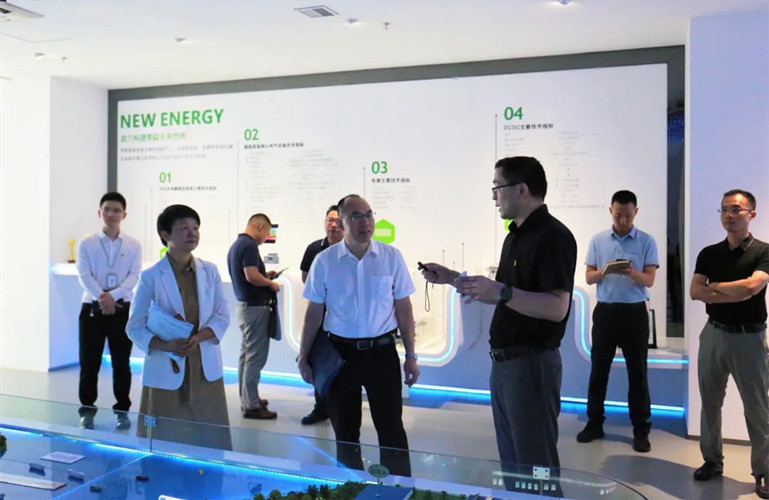 佛山市總工會(huì)黨組成員、副主席源文芬一行蒞臨昇輝控股調(diào)研