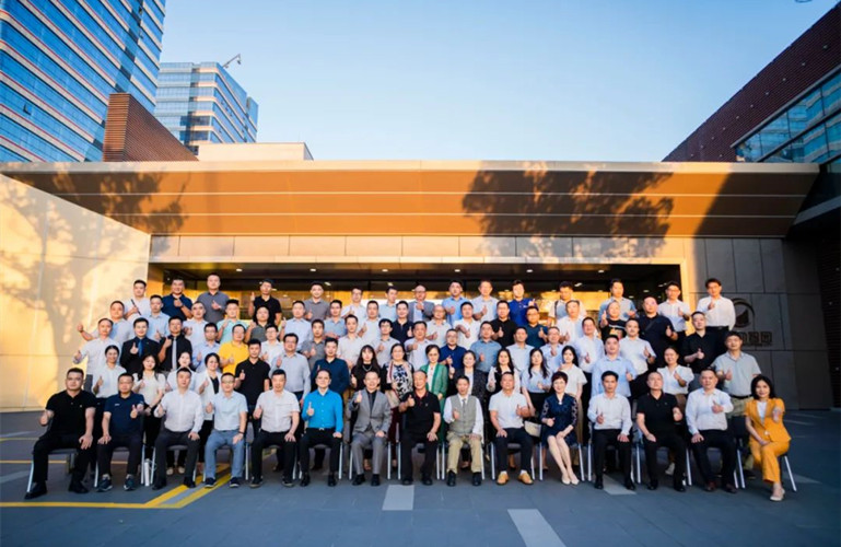 “低碳氫城 創(chuàng)新冷鏈”——昇輝新能源首批氫能輕卡交付